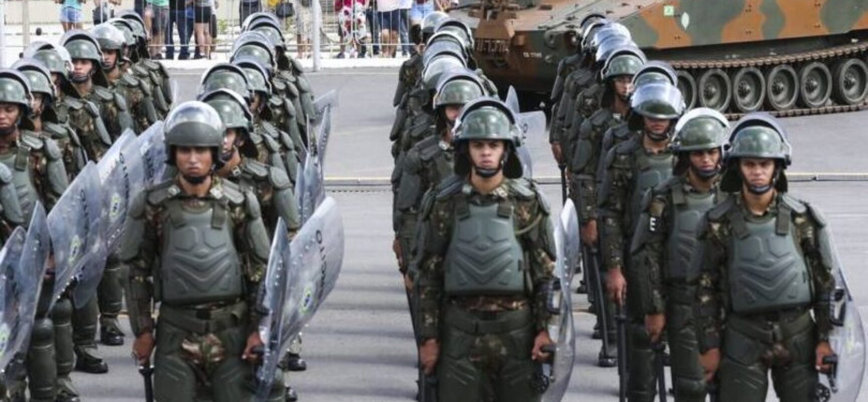 Ministério da Defesa prepara regras para despolitizar os quartéis