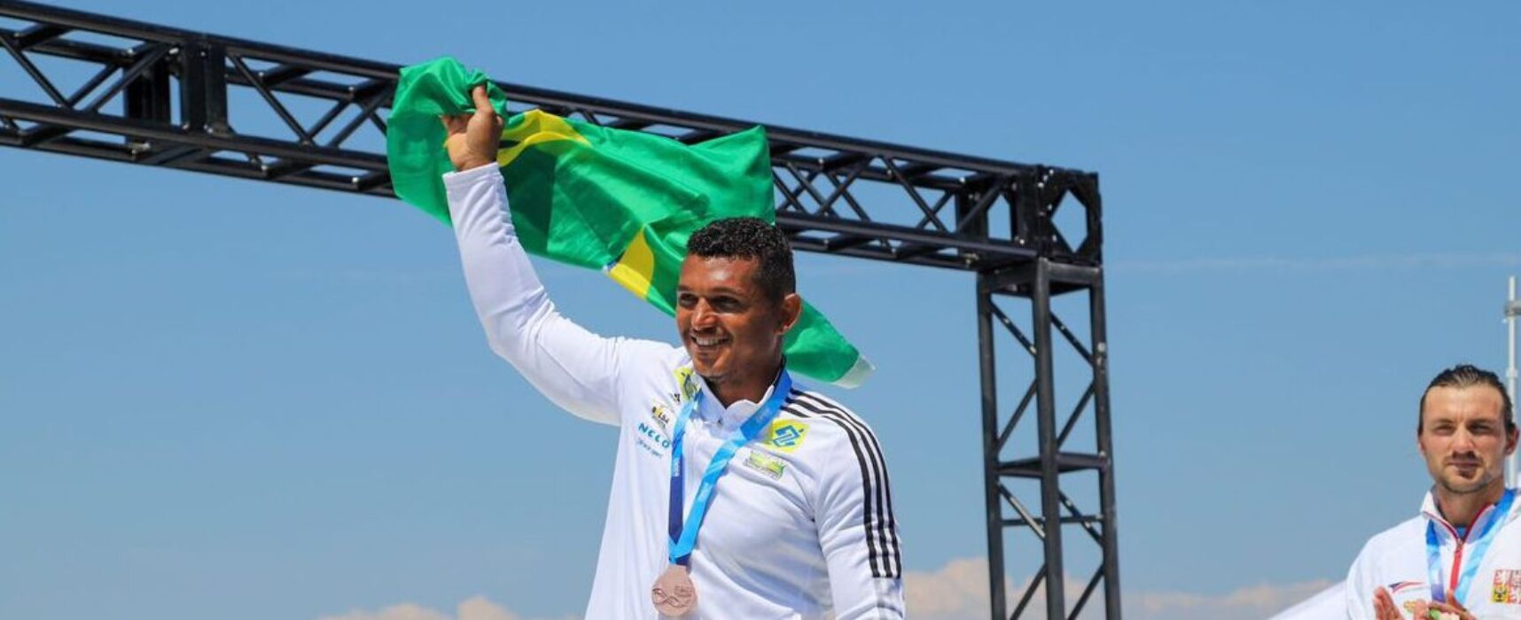 Isaquias Queiroz é campeão mundial no C1 500 metros no Canadá