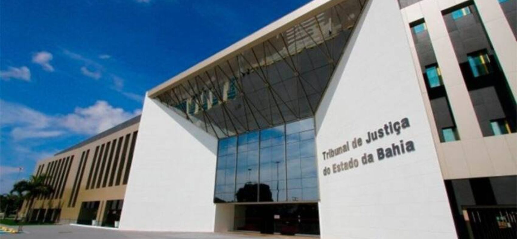 Justiça determina exoneração de procuradores e assessores jurídicos de Vitória da Conquista