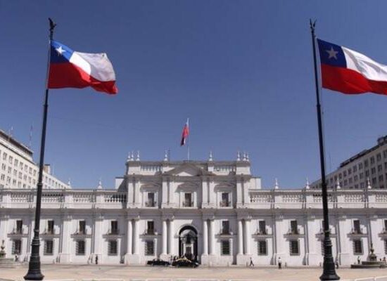 Chilenos vão às urnas neste domingo para decidir se adotam nova Constituição