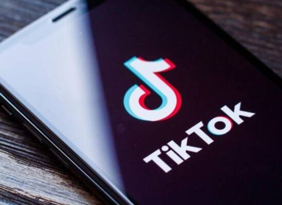 TikTok proíbe contas políticas de arrecadar fundos e ganhar dinheiro