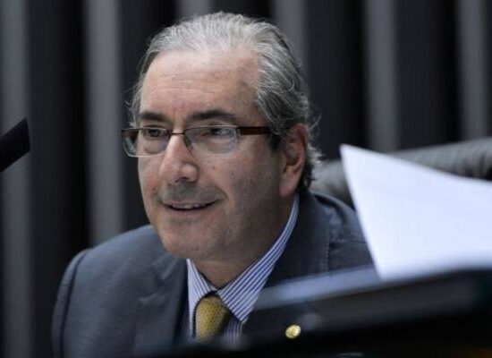 TSE deve cassar candidatura de Eduardo Cunha nos próximos dias, diz jornal