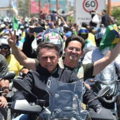 Bolsonaro participa de motociata em Juazeiro