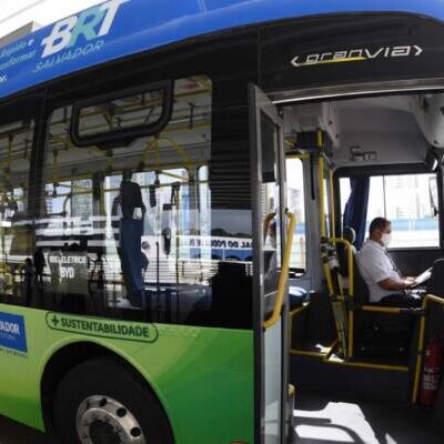 BRT começa a circular em Salvador