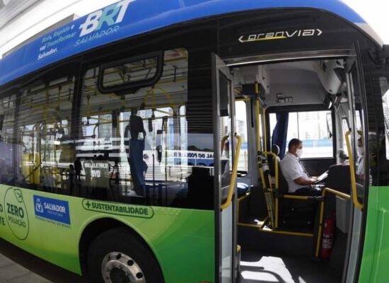 BRT começa a circular em Salvador
