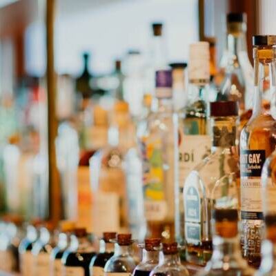 Bahia instala sala de situação para discutir cenário de alerta para o consumo de bebidas adulteradas