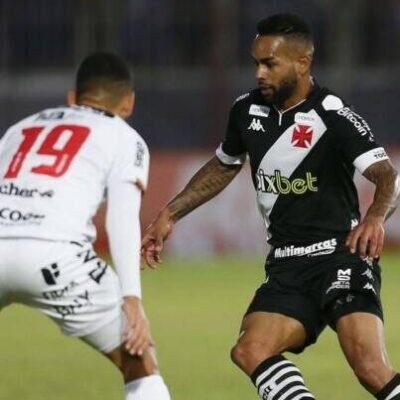 Vasco perde para Brusque em jogo no qual teve dois gols anulados