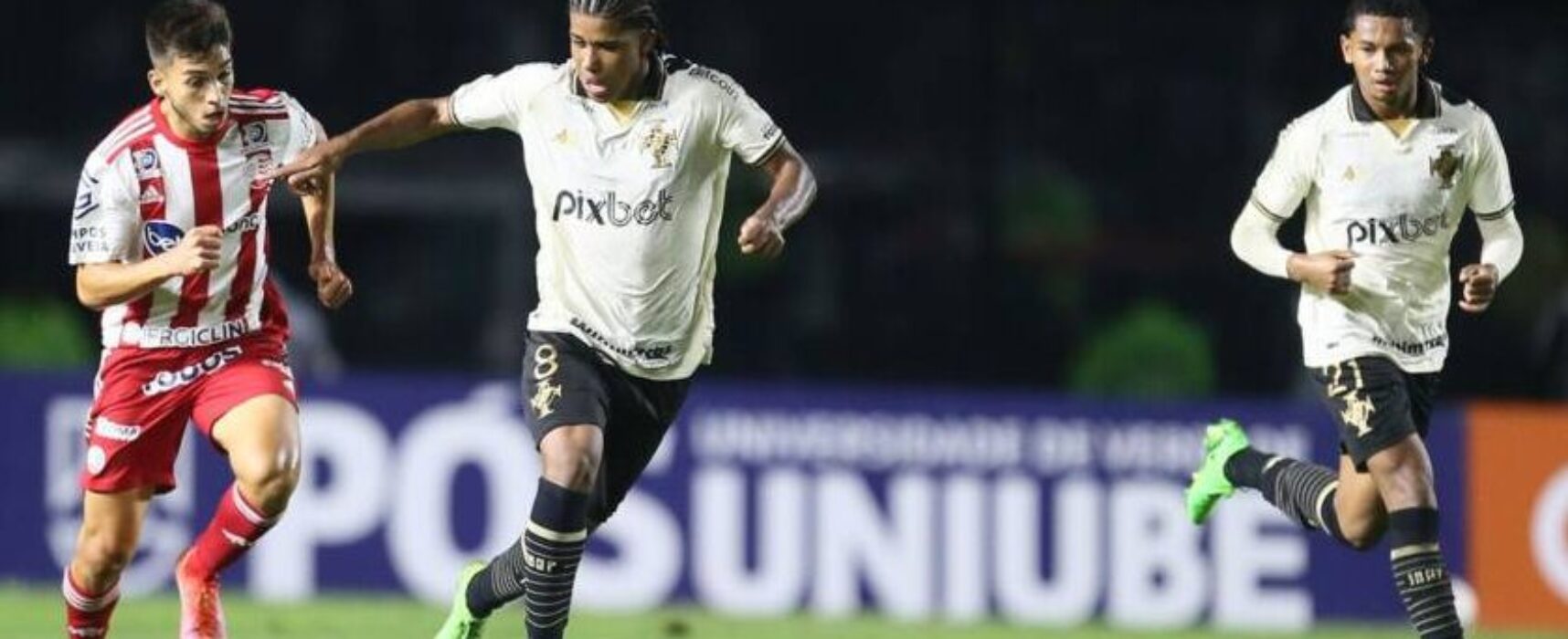 Vasco goleia Náutico para se manter no G4 da Série B