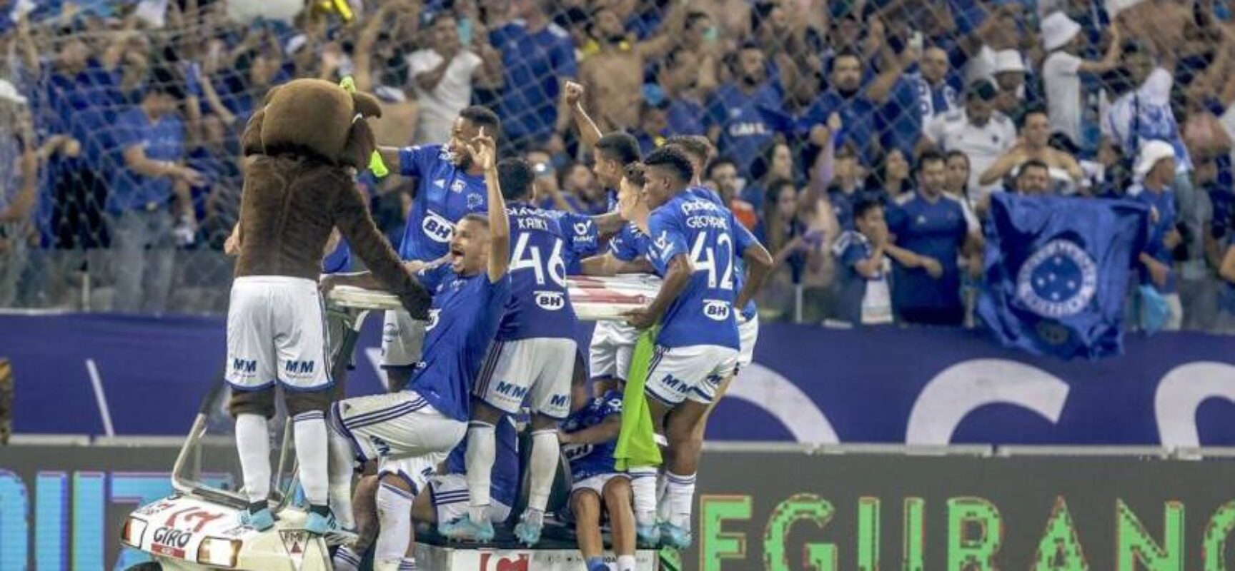 Cruzeiro derrota o Vasco e retorna à Série A do Brasileiro