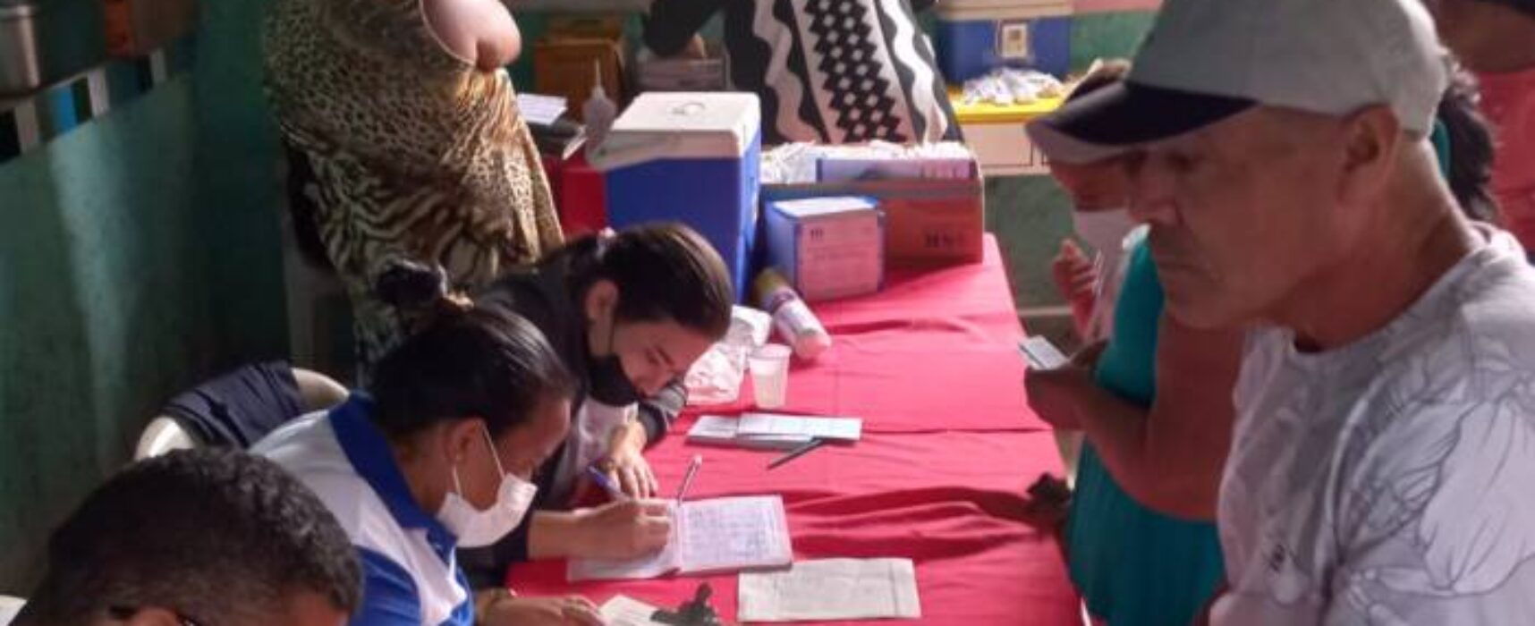 Busca ativa da Secretaria Municipal de Saúde vacinou 126 moradores na Vila de Mutuns