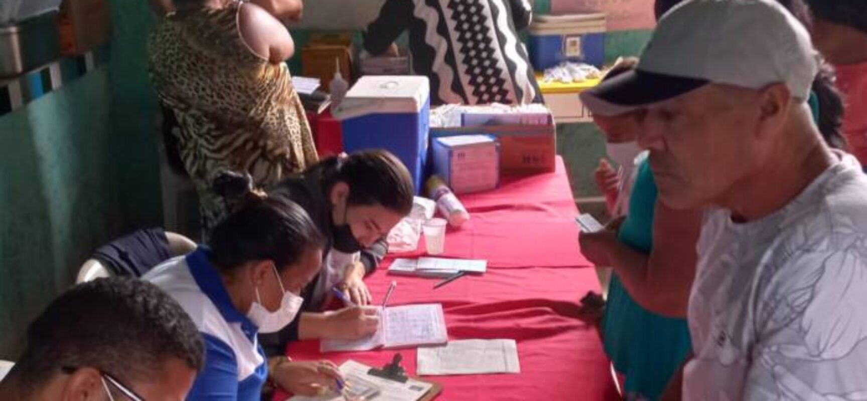 Busca ativa da Secretaria Municipal de Saúde vacinou 126 moradores na Vila de Mutuns