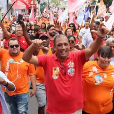 Em Ilhéus, PT e base de Marão marcham em apoio à Lula, Jerônimo e Soane