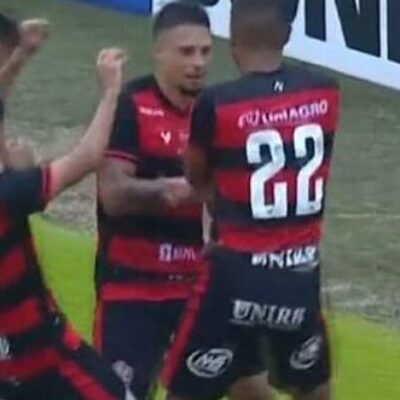 Vitória vence Figueirense e fica mais perto do acesso