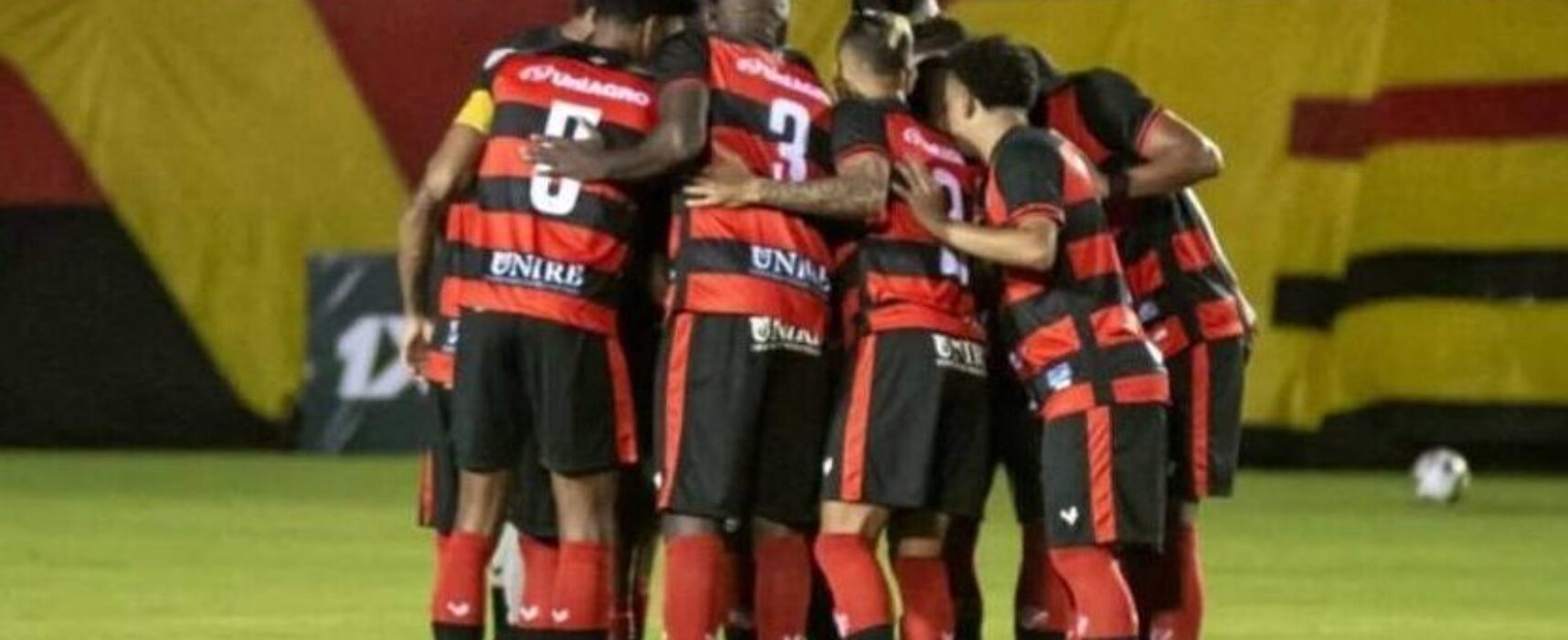 Vitória faz dois gols nos acréscimos, vence ABC e assume a liderança da Série B