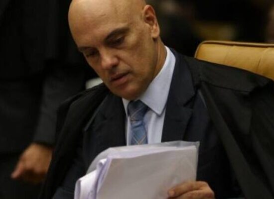 “Não há proibição de roupa verde e amarela para votar”, afirma Moraes
