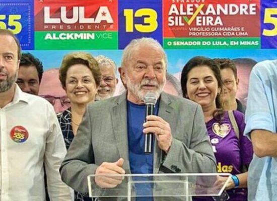 “Brasil precisa voltar a ser um país industrializado”, diz Lula
