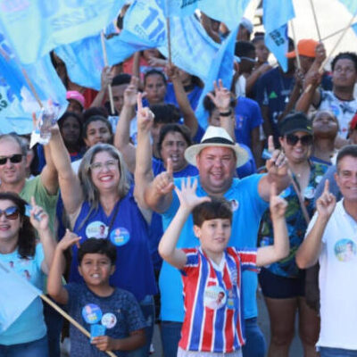 Cacá e Eduardo Salles fazem grande passeata no bairro Nelson Costa em Ilhéus