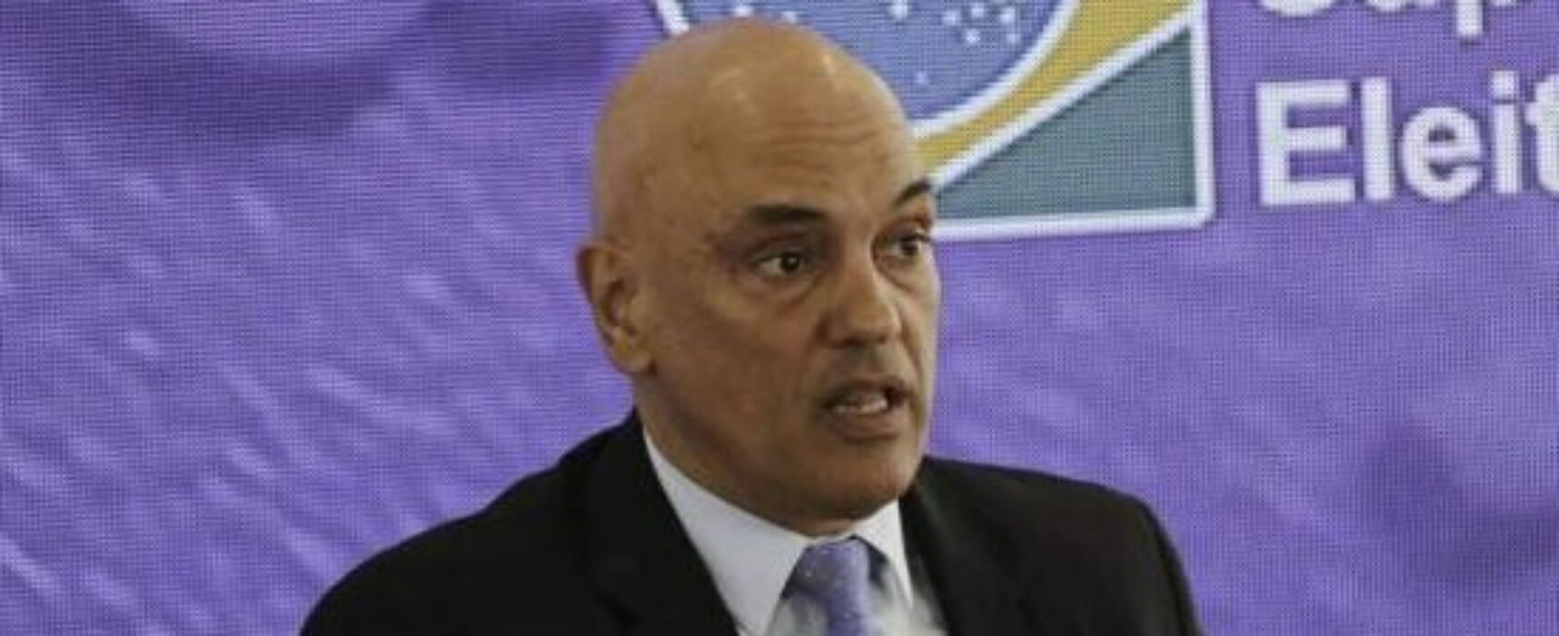 Moraes dá 24h para campanha de Bolsonaro provar suposta fraude em inserções de campanha