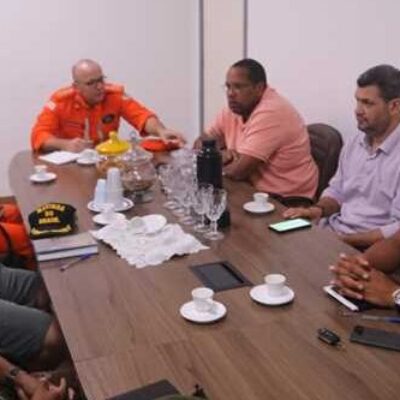 Prefeitura de Ilhéus monta força-tarefa para retirada das manchas de óleo das praias