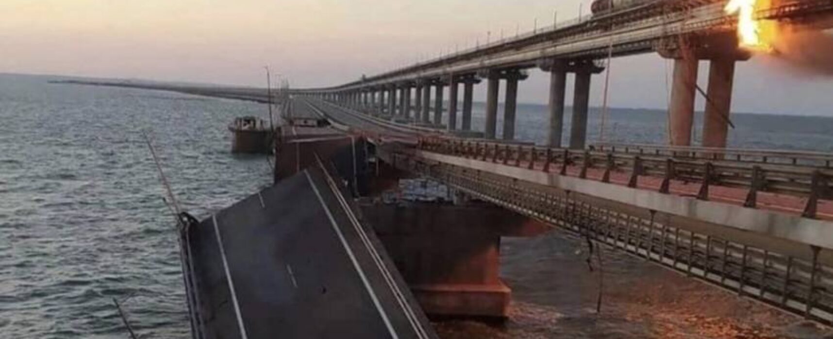 Explosões destroem parte da única ponte que liga Rússia à região da Crimeia