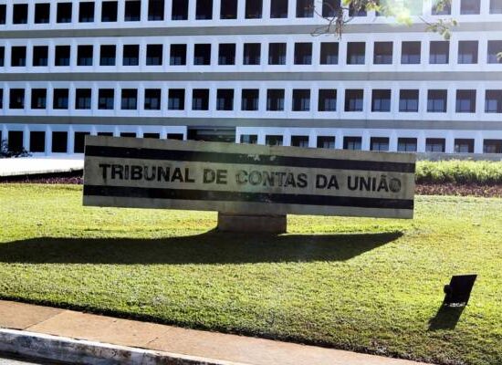 TCU recomenda suspensão do consignado do Auxílio Brasil