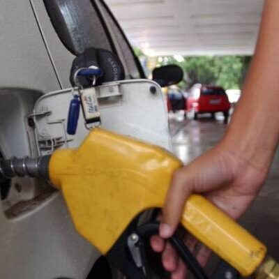 Gasolina sobe pela segunda semana seguida nos postos, diz ANP
