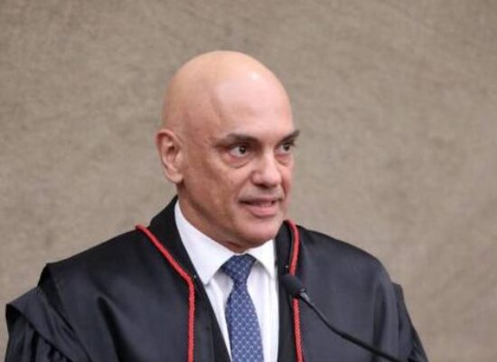Moraes envia à PGR pedido de afastamento do Ministro da Defesa