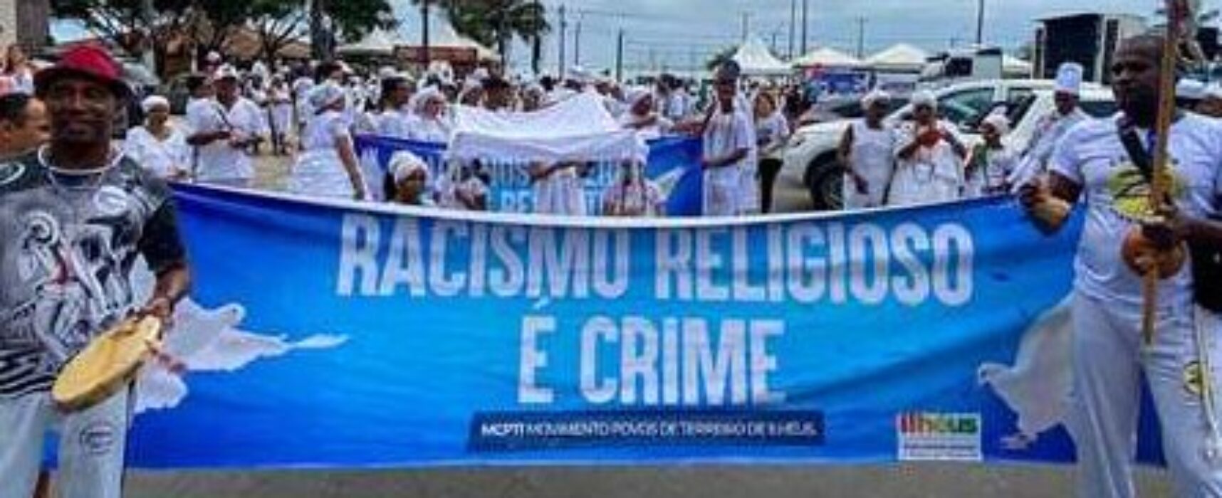 Centenas de pessoas marcham pela paz e contra a intolerância religiosa em Ilhéus