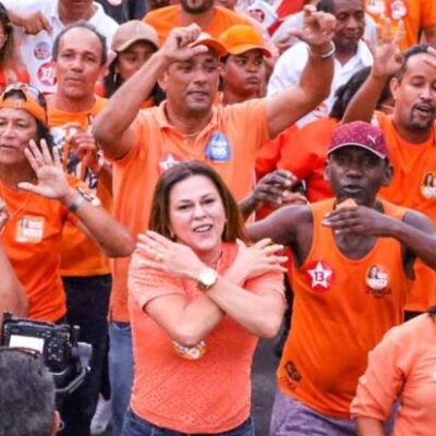 Caminhada com Soane Galvão atrai multidão e lota as ruas do comércio de Ilhéus