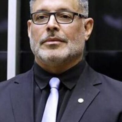 Após dois anos, Alexandre Frota quita dívida em processo por ter chamado Caetano de pedófilo