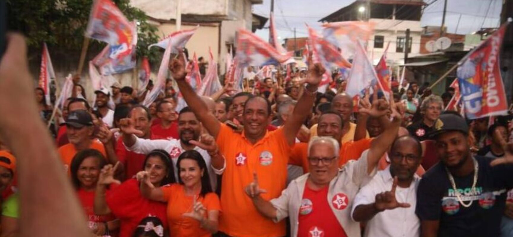 “O povo já escolheu Jerônimo para governador”, afirma Marão durante Caminhada do Time de Lula pelas ruas de Ilhéus