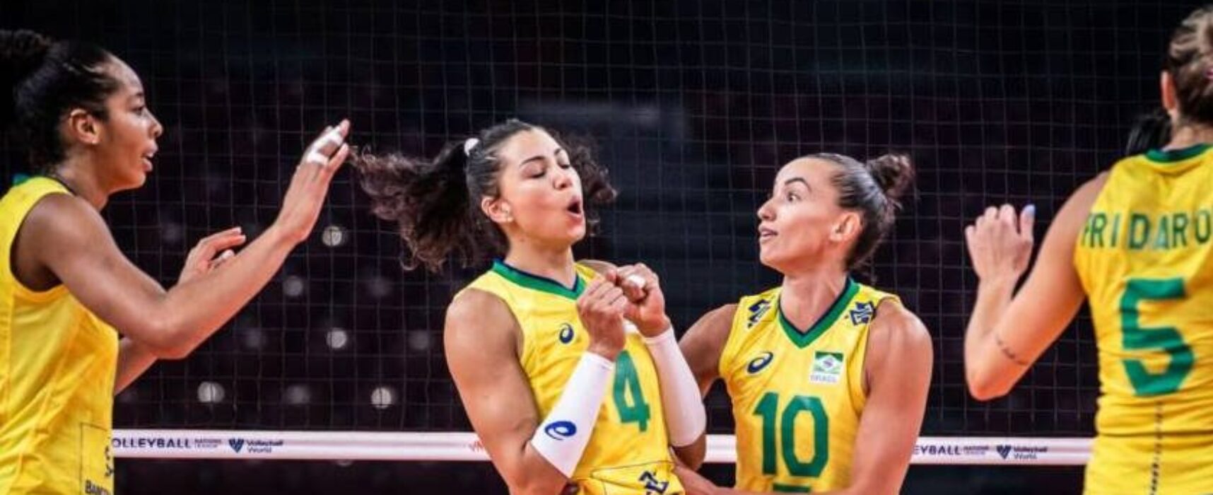 Brasil bate Porto Rico em dia inspirado de Carol no Mundial de Vôlei