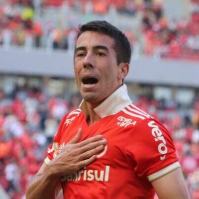 Inter vence Santos e retoma vice-liderança do Brasileirão