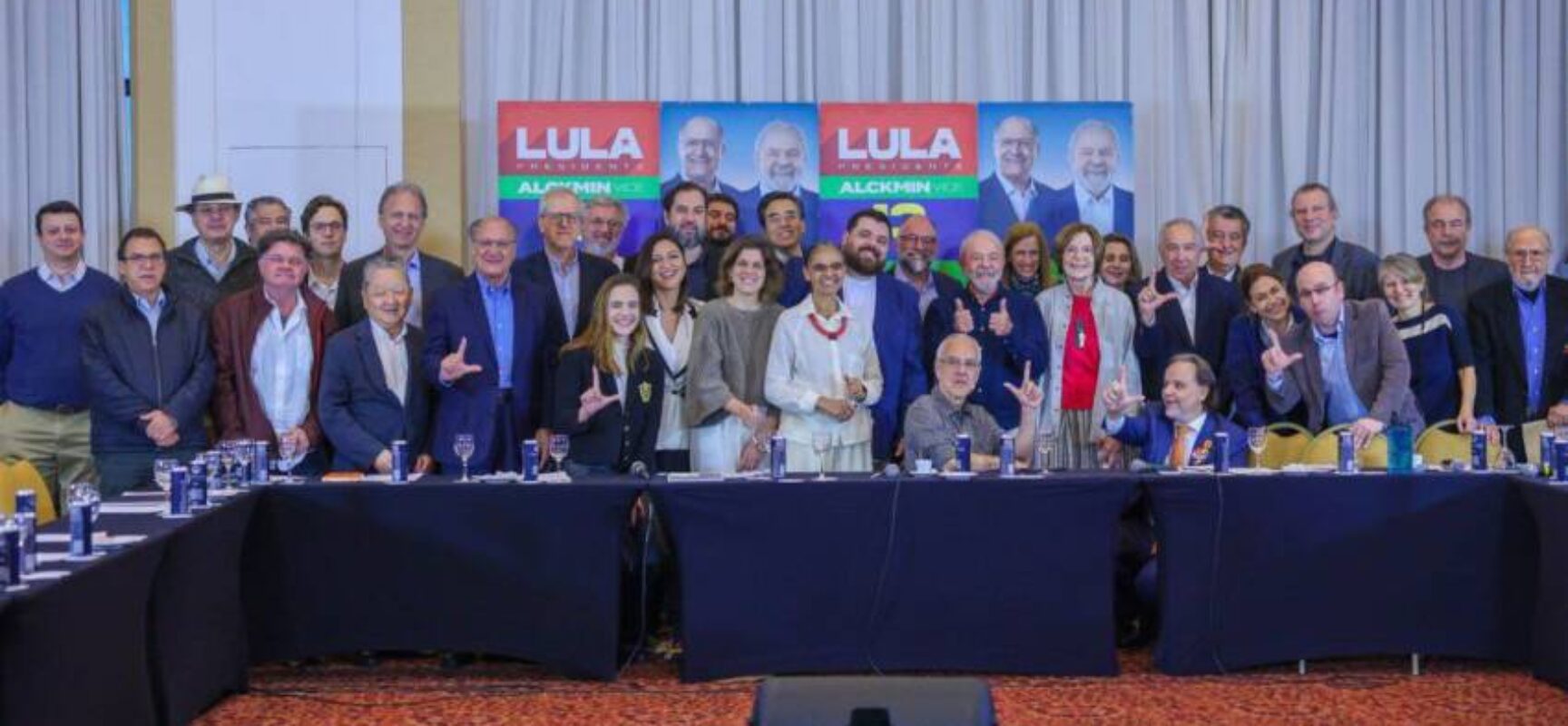 Lula recebe apoio de personalidades da sociedade civil