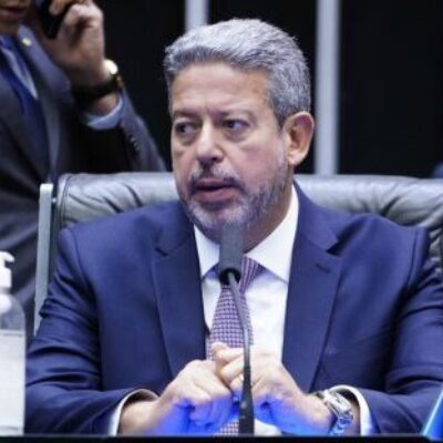 Câmara pode votar novas regras para pesquisas eleitorais em meio a polêmicas entre governo e oposição
