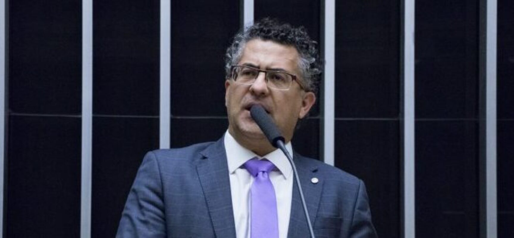 Projeto muda nome do Auxílio Brasil e prevê benefício mínimo de R$ 600