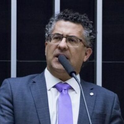 Projeto muda nome do Auxílio Brasil e prevê benefício mínimo de R$ 600
