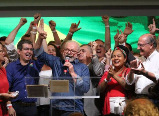 Partidos parabenizam vitória de Lula e citam democracia
