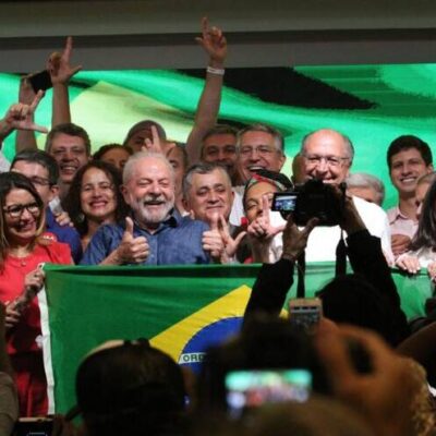 Em primeiro discurso, Lula diz que combate à miséria é sua missão