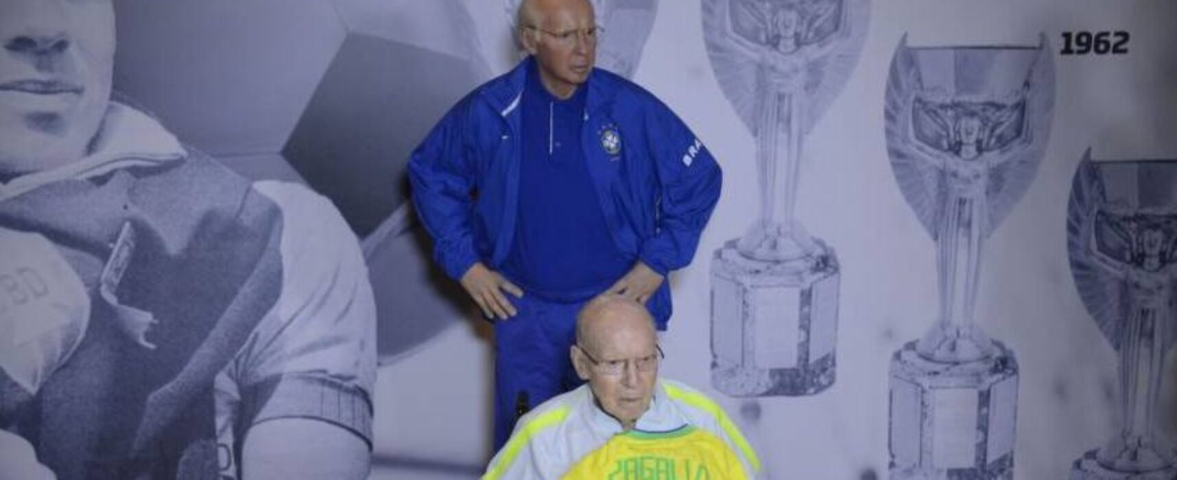 CBF inaugura, no Rio, estátua em homenagem a Zagallo