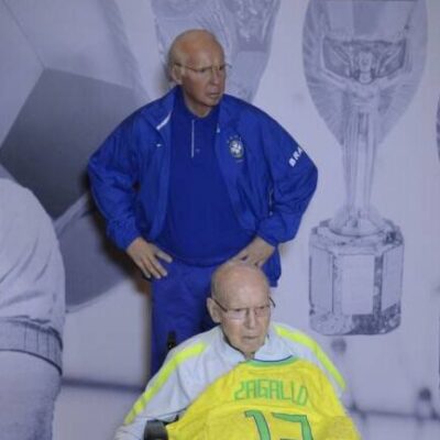 CBF inaugura, no Rio, estátua em homenagem a Zagallo
