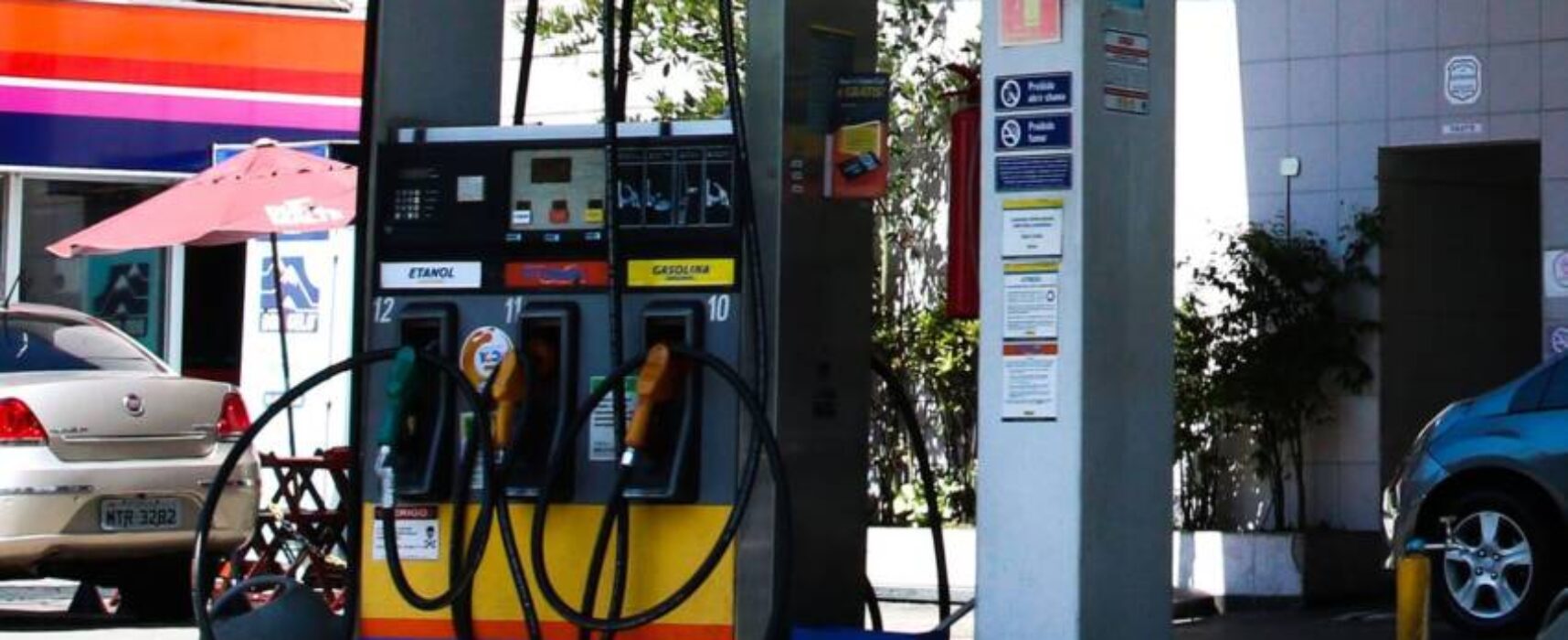 Preço da gasolina nos postos volta a subir após 15 semanas