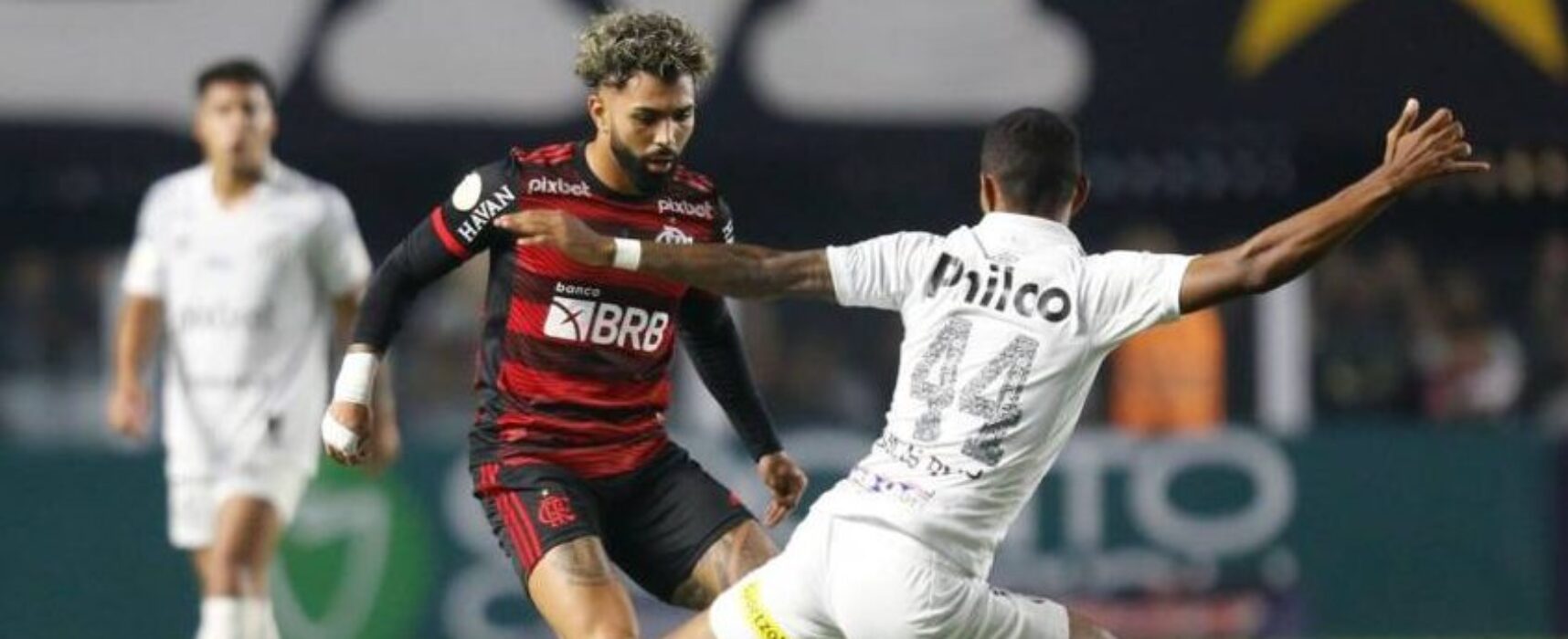 Em clima de Libertadores, Flamengo encara Santos pelo Brasileirão