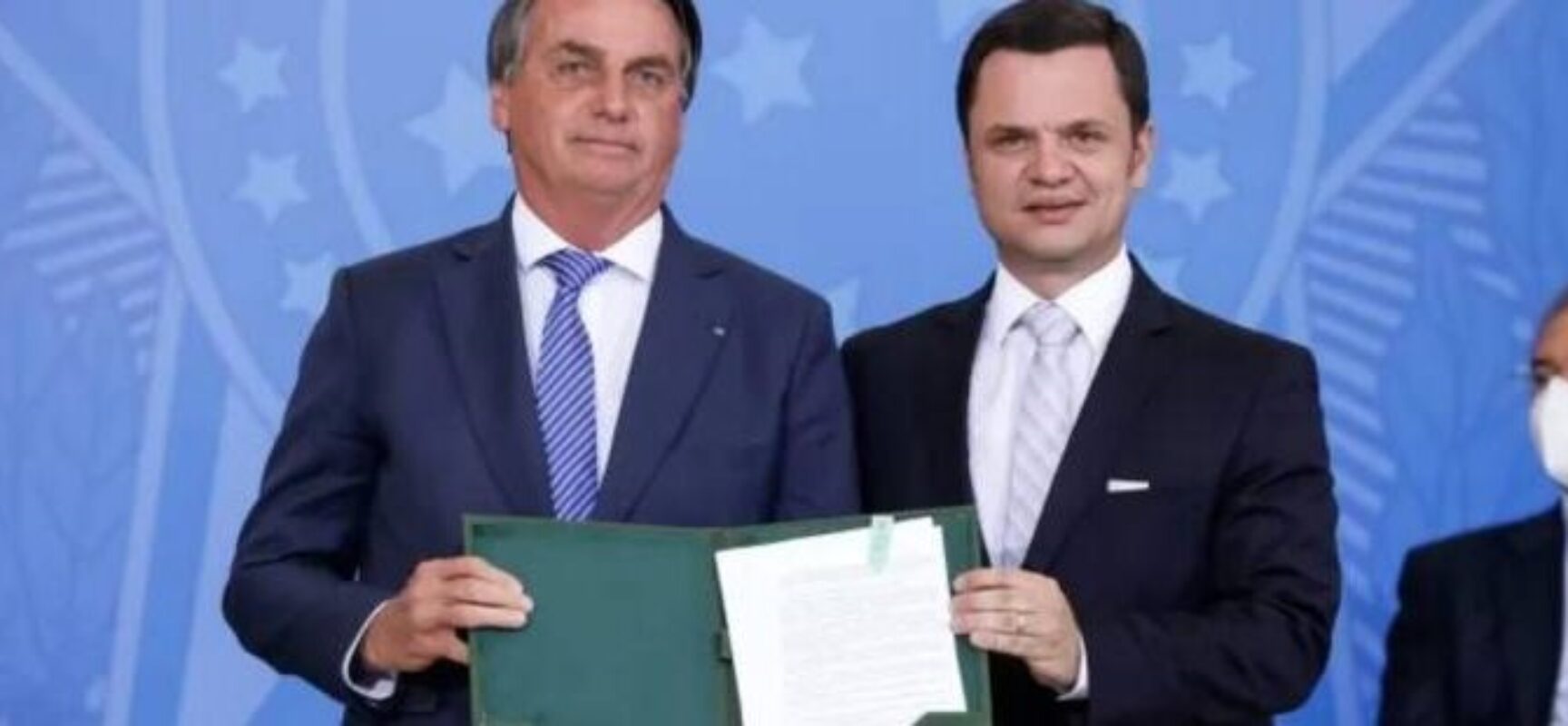 Com o governo Bolsonaro no fim, Ministério da Justiça concede medalha ao próprio ministro