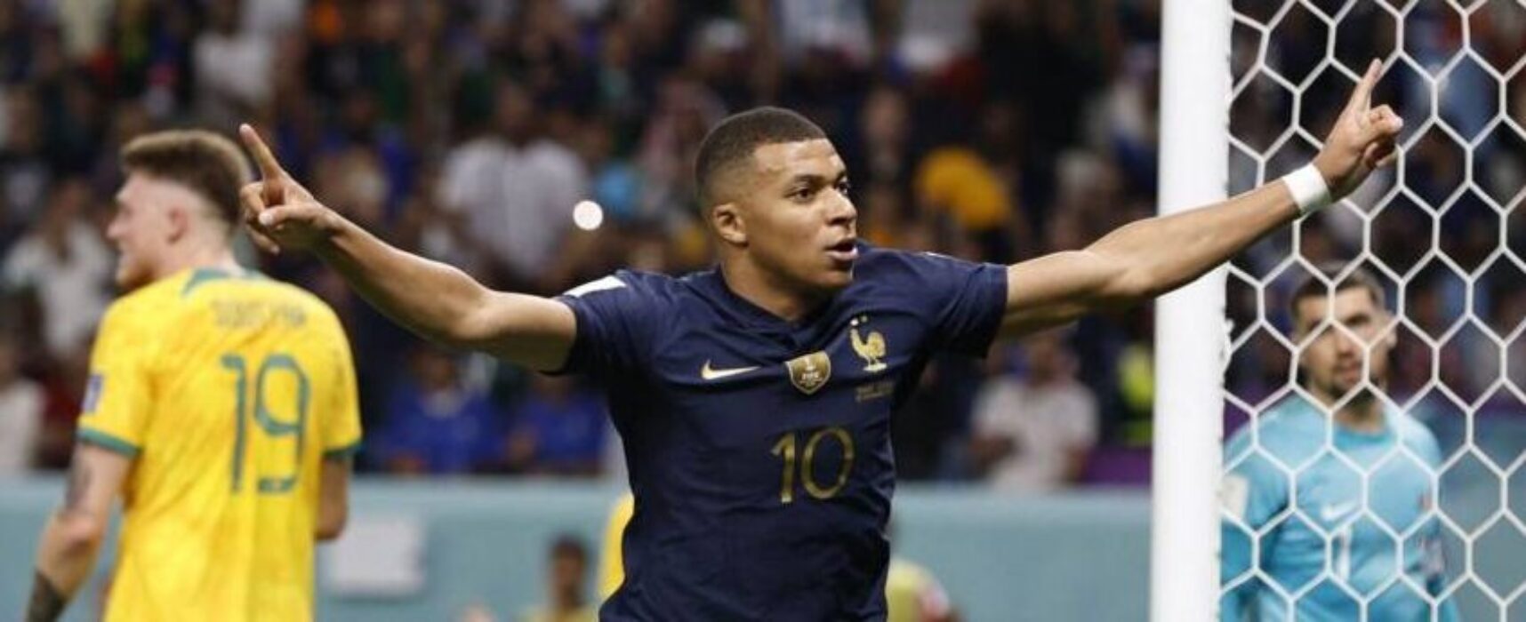 França sai perdendo, mas mostra força para virar e golear Austrália