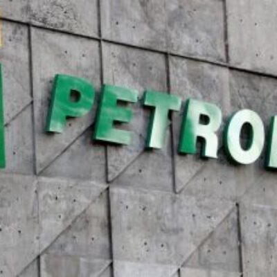 Ex-diretor da Petrobras pede à Justiça que bloqueie pagamento de dividendos