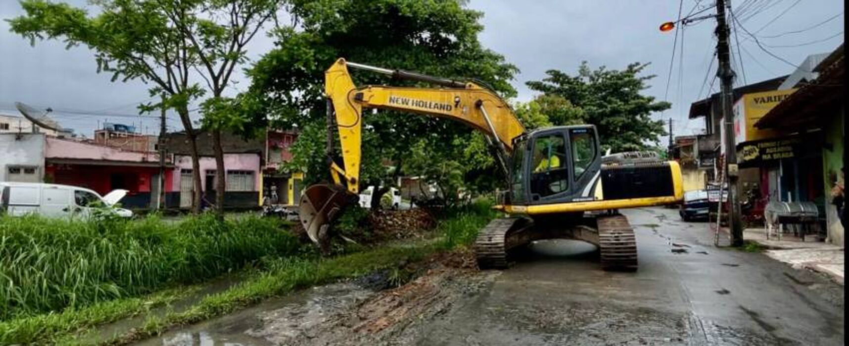 Prefeitura de Itabuna prossegue ciclo de limpeza do canal de drenagem do São Caetano