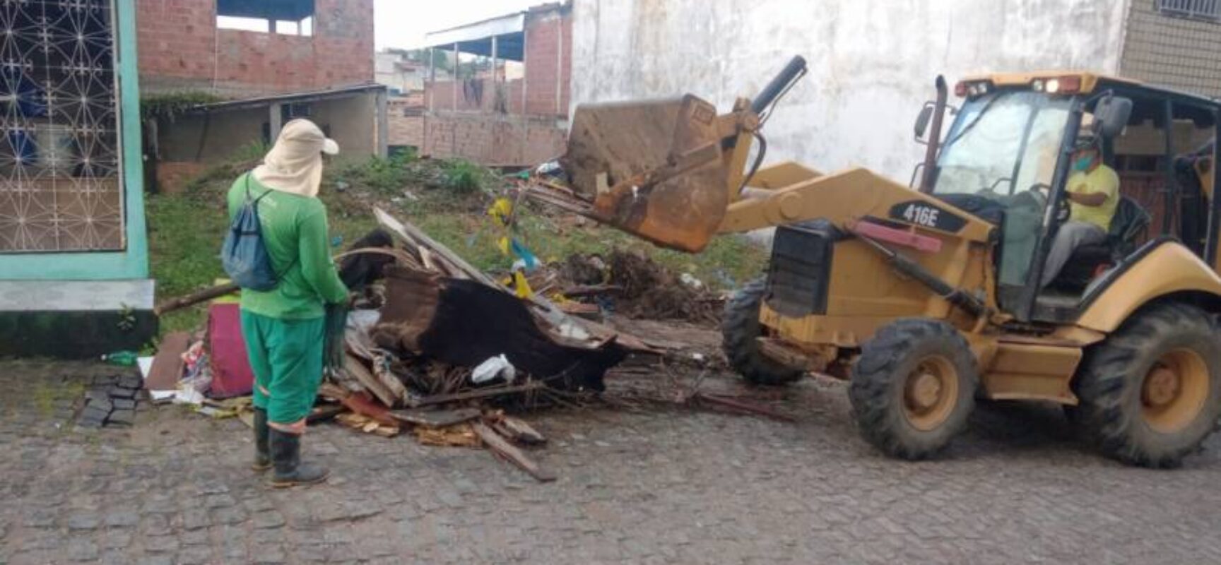 Prefeitura de Itabuna faz Bota-fora em três bairros para remoção de entulhos domésticos