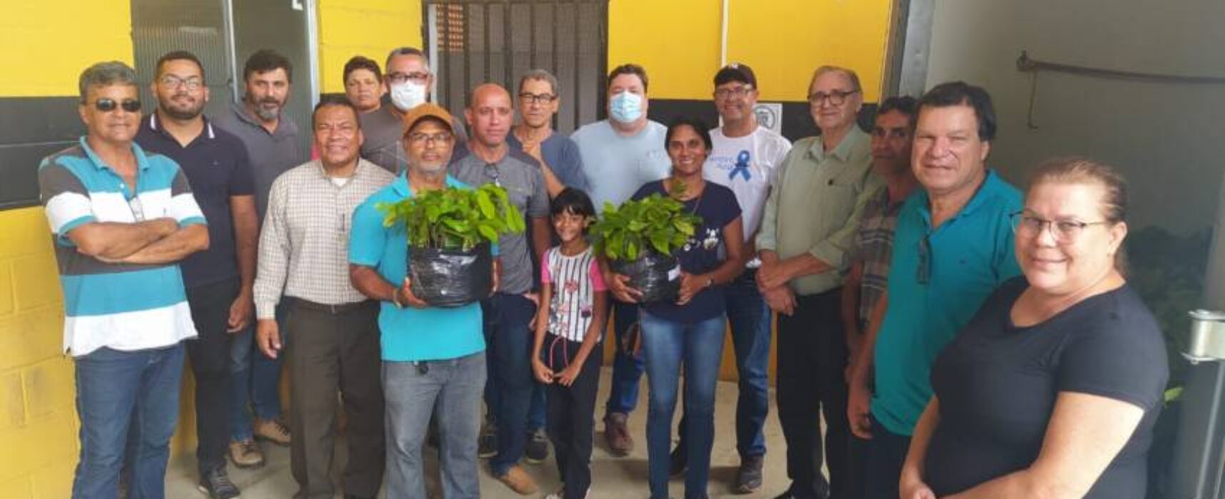 Prefeitura de Itabuna entrega  mudas de cacau clonado às associações de agricultores familiares