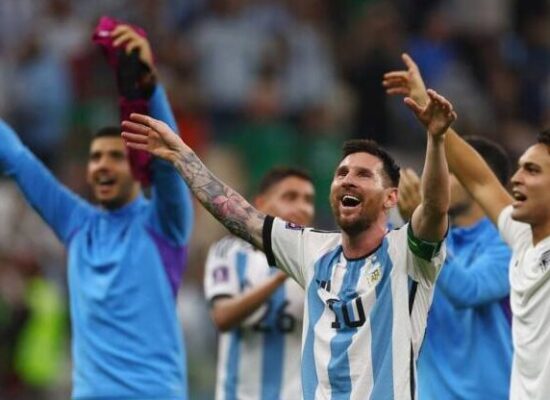 Messi e Fernández garantem vitória da Argentina sobre o México na Copa